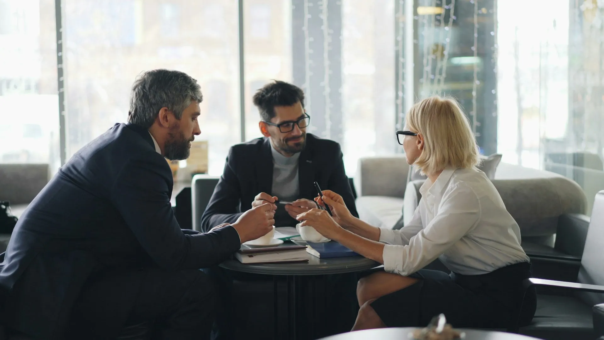 Business professionals discussing ideas during an informal meeting